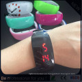 Reloj digital de 2016 nueva pulsera de luz roja LED Lady (DC-1356)